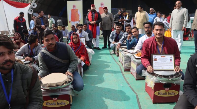 खादी प्रदर्शनी: हरिद्वार जिला जेल में बने उत्पाद कर रहे लोगों को आकर्षित