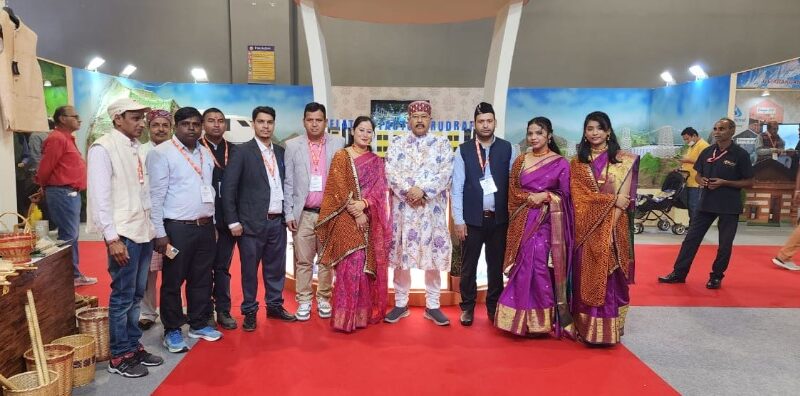 आकर्षण का केंद्र बने हैं उत्तराखंड के शिल्पियों के उत्पाद- महाराज